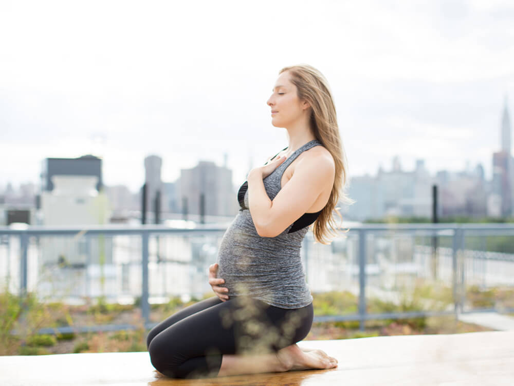 Yoga trước khi sinh vào tam cá nguyệt thứ hai (3 tháng giữa của thai kỳ): Hết sức chậm rãi và cẩn thận