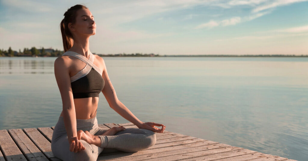 8 Tư Thế Yoga Giúp Bạn Giảm Căng Thẳng